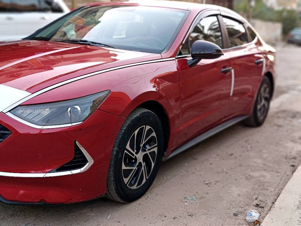 سوناتا 2023 خليجي هايبرد أصل 
 رقم وسنويه وهزه كله جديد بأسمي تريد تحويل تريد وكاله سيارة فول مواصفات واحد على واحد باستثناء البانوراما 
بصمة تشغيل 
بصمة بيبان 
اشاير بالمري 
مري شفط 
تحكمات ستيرن جهتين 
شاشه كبيره 
كامره دواره 
كير دكم 
هاندبريك دكمه 
وبعد بيه هواي مواصفات سياره مصبوغه تغيير لون فقط مكفوله من الضربة القويه تكسي دبي 
السعر 115
 وبيه مجال جدآ بسيط 
 *********** بغداد, العراق
