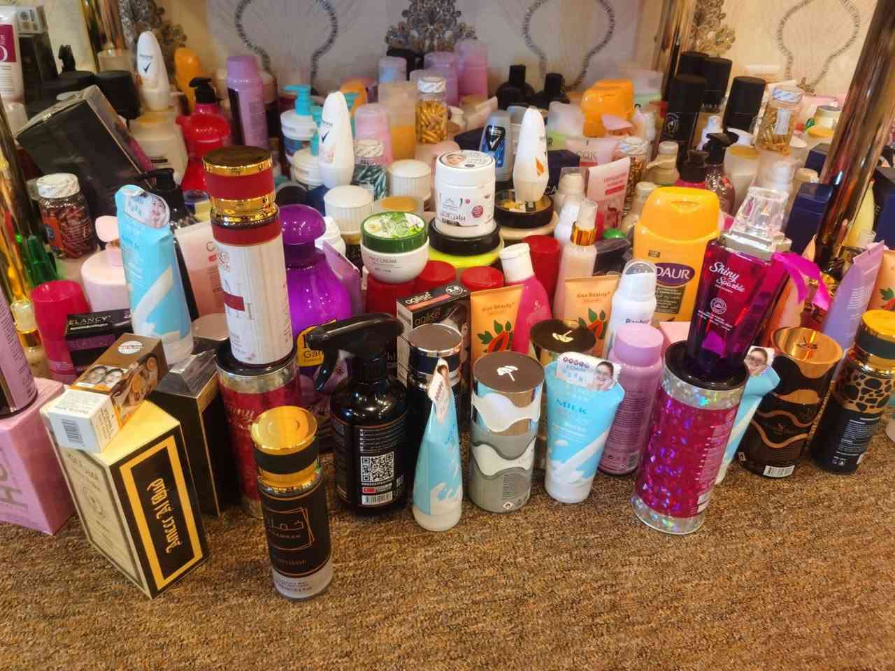 تعزيله كوزمتك الف و٣٠٠ قطعه سعرمليون***********
