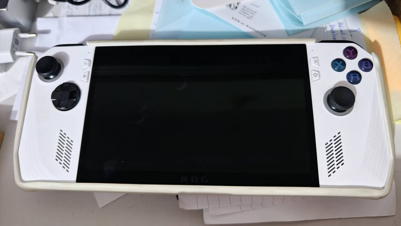 السلام عليكم
asus rog ally z1 extreme
روج اكستريم نضيف جدا 
كامل غراضة موجود سعره 560 الف سعر نهائي 
مكاني كربلاء حي الغدير و توصيل موجود 
*********** 
CPU: AMD Ryzen Z1 Extreme (8-Core / 16-Thread).

GPU: AMD Radeon RDNA 3 (8.6 Teraflops).

RAM: 16GB LPDDR5.

SSD: 512GB NVMe Gen 4.

Display: 7" Touch, 1080p, 120Hz, 500 nits.

OS: Windows 11 Home.

Weight: 608g.

Battery: 40Wh (65W Fast Charging).
