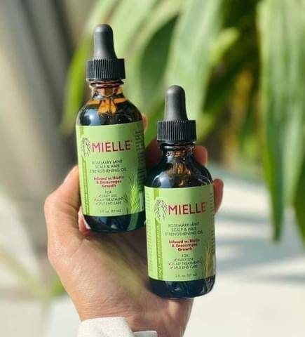 🍀🌿سيروم ميلي مخصص لتقويه🍀🌿💪🏻🤩✨
🌱☘️من شركة MIELLE الامريكية 🌱☘️

🍀بصيلات الشعر بزيت النعناع و اكليل الجبل من  مايلي الامريكي 💯
Oil / سيروم مقوي للشعرو وفروة الرأس✅
احصلي على شعر أطول وأقوى وأكثر صحة مع زيت الشعر العضوي من ميلي.👍🏻
• 🍀يحتوي على أكثر من 30 زيوت أساسية ومغذيات🍀
• محمل بالبيوتين🖐️☘️
•للعناية  بالشعر أو علاجات فروة الرأس 🍀

☘️☘️استخدامة :- يتخلى على فروة الرأس ساعة ساعة ونص وينغسل بالسبوع مرتين الى ٣ مرات ستخدمو 🦚🍀
ً


**إذا كنت صاحب هذا الإعلان وتريد حذفه لأي سبب، رجاءا أرسل رسالة إلى الدعم الفني**