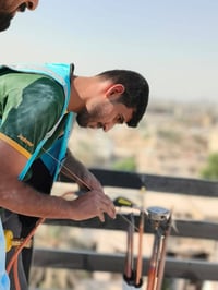 فني تبريد متوفر تنصيب وفتح وغسل سبالت  07765277102