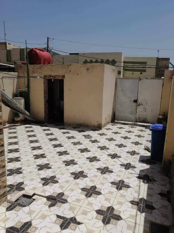 بيت للبيع على طريق السنيه مساحة مساحة 150م بناء 3غرف وصاله مطبخ واستقبال وحمام طارمه حلوه تفاصيل أكثر على رقم *********** واتسب
