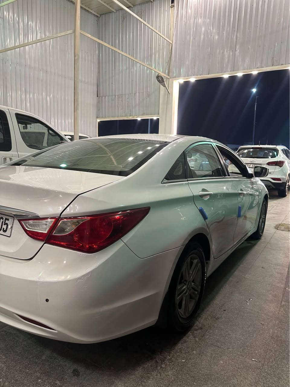 السلام عليكم هيونداي سوناتا ٢٠١٣ كفالة كفالة كفالة حتى من البارد هاي صورها اول ما خذيتها من المعرض وبعدها السيارة اجدد من الصور رقم ذي قار راعيها ولد صديقي من البصرة يريد تحويل وشرط تحويل هنا مشروع وطني السيارة فول مواصفات عدا البنرامة  السيارة اجدد من الجديدة مكينتها جديدة  2000 دوش مكاني بصرة ياسين خريبط 
رقم الهاتف ***********
سعرها ١٣٠ وبيها مجال حك الجية يعني قلليل وسيارة جديدة واسئل الله يرزق الي ياخذها البصرة, العراق
