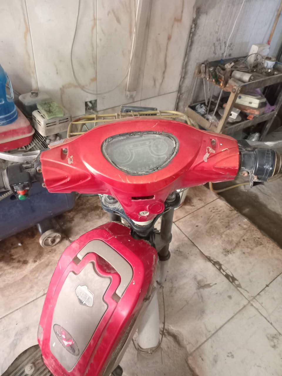 السلام عليكم درجه شحن لبيع تايرات جديده كلشي جديد بس نقص بطاريات هيه بيه بطاريات بس تعبانات سعر 100 وبيه مجال استفسار خاص او رقم ***********
