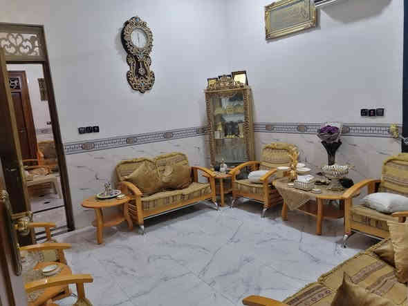 عرض مميز  / بيع سريع
🏡 دار للبيع – الرمادي / شارع 40 خلف اثاث القند 

🔹 يتكون الدار من طابقين

الطابق الاول
• 2 غرفة نوم
• صاله 
• دوانيه
• هول 
• مطبخ حار وبارد 
• حمامات داخليه وخارجيه 
•  كراج 

الطابق الثاني
• 3 غرف
• صاله
• حمام

✅  يبعد عن شارع اربعين 80 متر 

✅ البيت  كامل وجاهز للسكن 

📏 المساحة الكلية: 250 متر 
📍 شارع 10 متر 
🔖 جنس العقار: طابو زراعي – تنازل مباشر

💰 #السعر: 255 مليون – قابل للتفاوض.

ـــــــــــــــــــــــــــــــــــــــــــــــــــــ

للمزيد من التفاصيل يمكنكم زيارة مكتبنا 

مكتب سنتر 40 للعقار 
   في  الرمادي  شارع 40  مقابل ماركت القيصر 

او الاتصال على الارقام التالية  

 ***********   فراس  
 ***********   أبو جود 
 ***********   أحمد 
 

نستقبل من حضراتكم كافة العروض العقارية 

رضاكم أهم أهدافنا
