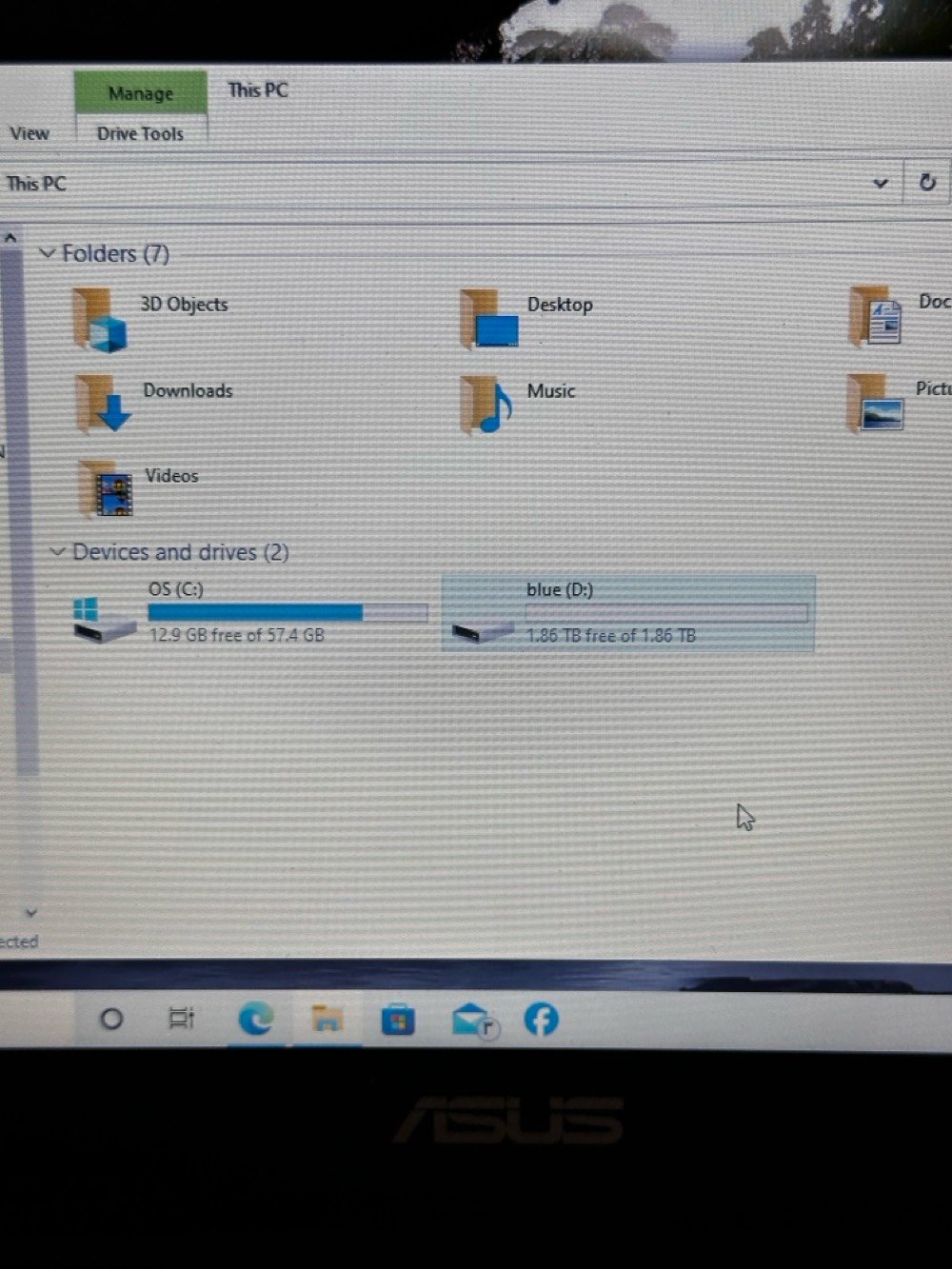 

هارد m.2 
2 تيرا 
شغال وعالفحص 

السعر 120 الف 
