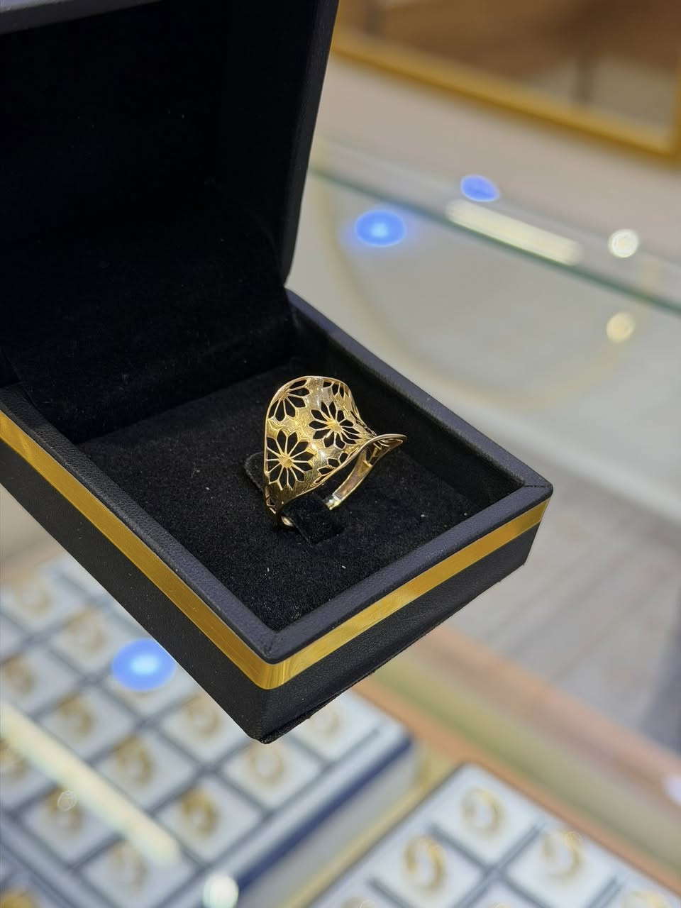 ذهب مستخدم 
سعر مثقال البيع 975
سعر الشراء 950 
شركة القسور لتجارة الذهب 
العنوان ناصرية تاج مول طابق الارضي 
يوجد خدمة توصيل ***********
