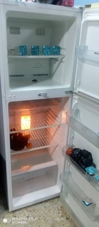 ثلاجه نضيفه كلش شرط الشغل ولتجميد السعر 150وبيه مجال 07780539037
