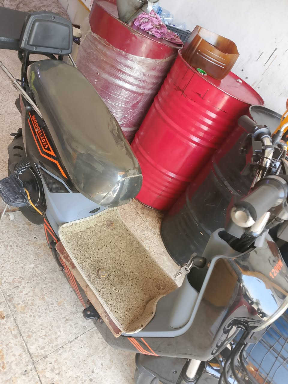 ماطور شحن للبيع
.
.
.
جديد مستعمل شهر واحد بطاريات جديدة ماطور يخبل 
السعر 300 ألف وبي مجال الرقم ***********
