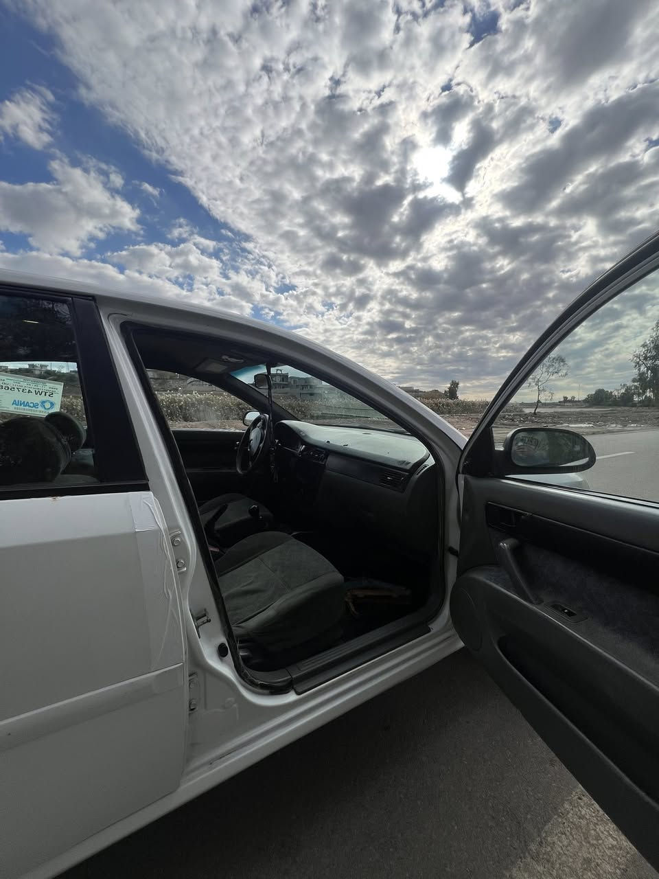 سلام عليكم للبيع اوبترا 2004سنويه لحد2030 بسمي دفتر بانزين بي كهربائيات كله شغال تايرات صدر كله جديد تبريد ثلج ❄️ تدفئه شغال سياره على بلاد گلين سعر67 وبي مجال *********** شرط تحويل وكاله
