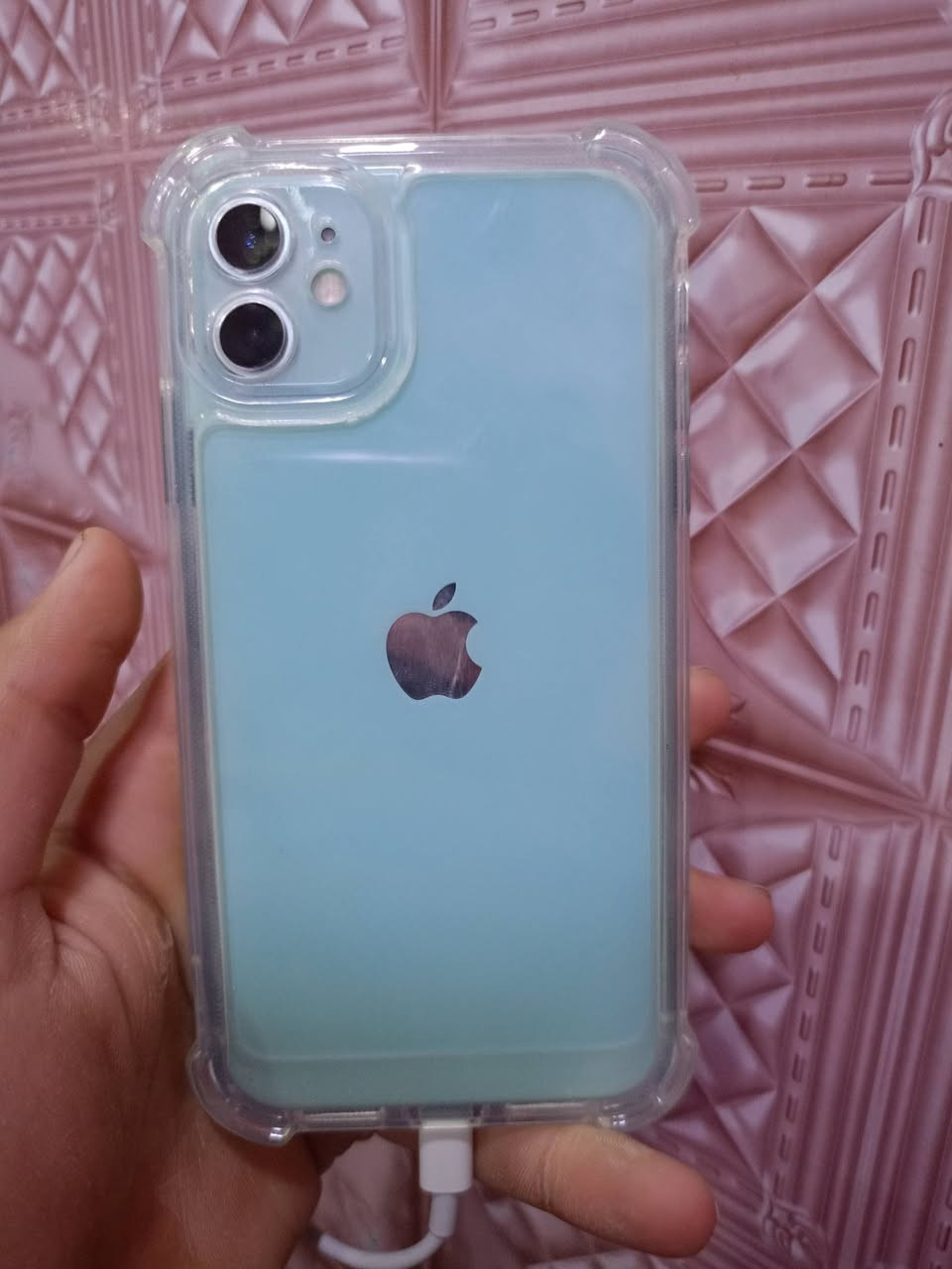 ايفون 11 عادي شباب جهاز ما بي اي شي جهاز ما مفتوح 
بطاريه 81
كامل ملحقات 
سعرو 325 
***********
وتساب فقط
