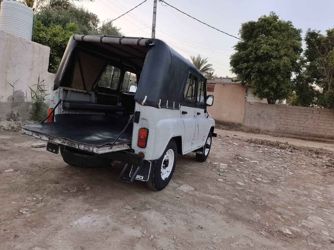 صلى على محمد وآل محمد سياره جديده تحويرة كامله دسك ا4 باور برويز سلايات كير حوثي ال ستفسار على هاذه الرقم*********** المو شراي لاحد يعلق ولايدخل خاص
