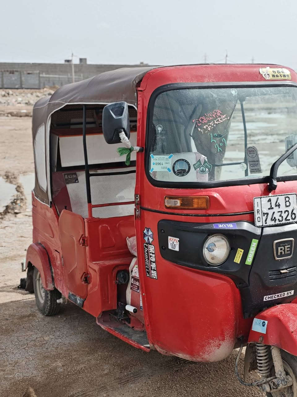 سلام عليكم تكتك باجات موديل واحد وعشرين لون احمر رقم وسنويه تكتك نضيفه بمعنى الكلمه مناقصه اي شي بيه بس ضربه تكمه فقط ومصبوقه جماليه سعر 7وبيه مجال مكاني بصره هارثه دور قرب مطعم مشمشه رقمي ***********
