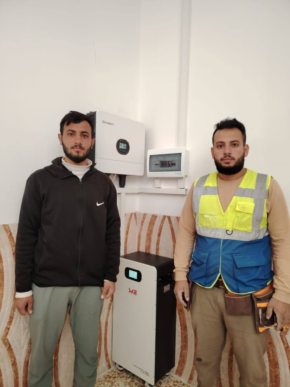 ✨ إنجاز جديد من شركة الحجاب للطاقة الشمسية ✨
📅 بتاريخ: 2026/3/12

تم بحمد الله تركيب 3 منظومات طاقة شمسية في قرية الخانوكة 📌

وبمواصفات عالية الجودة:

🔹 المنظومة الأولى: علي عواد محمد 

🔹 المنظومة الثانية:خالد عواد محمد

🔹 المنظومة الثالثة: عبدالله عواد محمد

⚡ مواصفات المنظومات:

🔋 بطارية ليثيوم من شركة SKE
▪️ 8,000 دورة شحن
▪️ عمر افتراضي طويل وأداء ثابت
▪️ أمان عالي وكفاءة ممتازة #ضمان 5 سنة
------------------------------------------------------
⚡ انفيرتر كرواط جناحين (GROAT)
▪️ يتحمل 28 أمبير #ضمان 1 سنة 
▪️ أداء قوي وتحمل عالي للأحمال
▪️ مناسب للربط مع بطاريات الليثيوم BMS
    
-------------------------------------------------------
☀️ ألواح شمسية 615 واط
▪️ كفاءة عالية في توليد الطاقة
▪️ أداء ممتاز في الأجواء الحارة
▪️ جودة عالمية #ضمان 15 سنة
--------------------------------------------------------

🔥 ما يميز شركة الحجاب للطاقة الشمسية:

✔️ مواد ومعدات من مناشئ مختلفة وموثوقة
✔️ جودة عالية واعتمادية طويلة
✔️ أسعار منافسة تناسب الجميع
✔️ تركيب دقيق وخبرة في التنفيذ
✔️ ضمان حقيقي وخدمة ما بعد البيع

📌 شركة الحجاب للطاقة الشمسية
📍 العنوان: الشرقاط – أسديرة الفياض
📞 رقم التواصل: ***********

☀️ نحو طاقة نظيفة وتوفير مستمر مع شركة الحجاب للطاقة الشمسية 🔋
