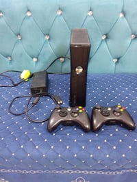 اكس بوكس 360 للبيع شرط مابي عيب نضيف 135لعبه بي  سعر 125  07708588866