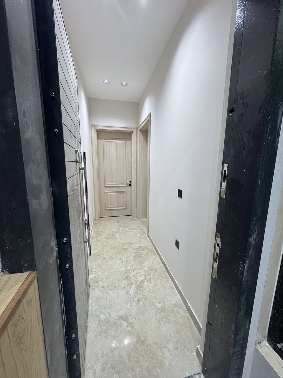 بناية تجارية للإيجار التجاري ( تجاري فقط).

الطابق الاول متوفر فقط والباقي مستأجرة .

العنوان :-السيدية - شارع النخيل السايدين مباشرة .

تحتوي على ٣ طوابق منفصلة ذو جودة عالية وتشطيبات راقية .

كل طابق يتكون من :-

- ٣ غرف عمل

- مطبخ منفصل

- مجاميع صحية عدد ٢

للاتصال : ***********
