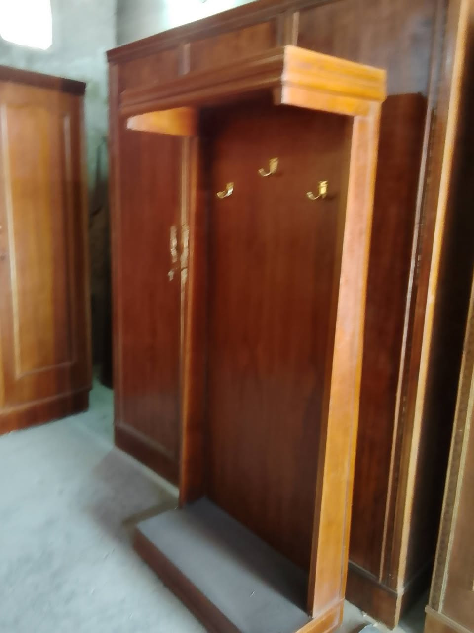 غرفه اخشاب صاج تكمه أخت الجديده سعرها 550 ألف العنوان سامراء حي الشهداء مقابل صيدليه الوهج مكلف بالنشر اتصل على الرقم ***********
