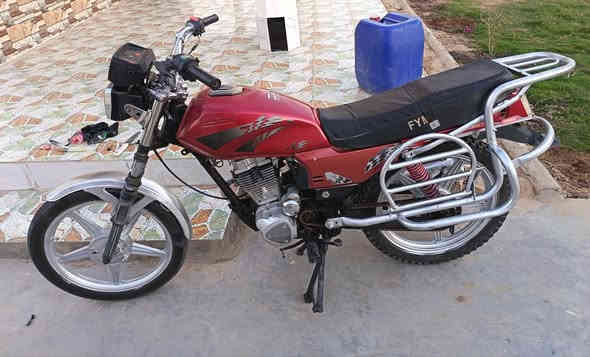 دراجه للبيع فيوم  بدون أوراق سعر ٢٥٠ قفل مكاني الحفريه للتواصل فقط ع رقم ***********
