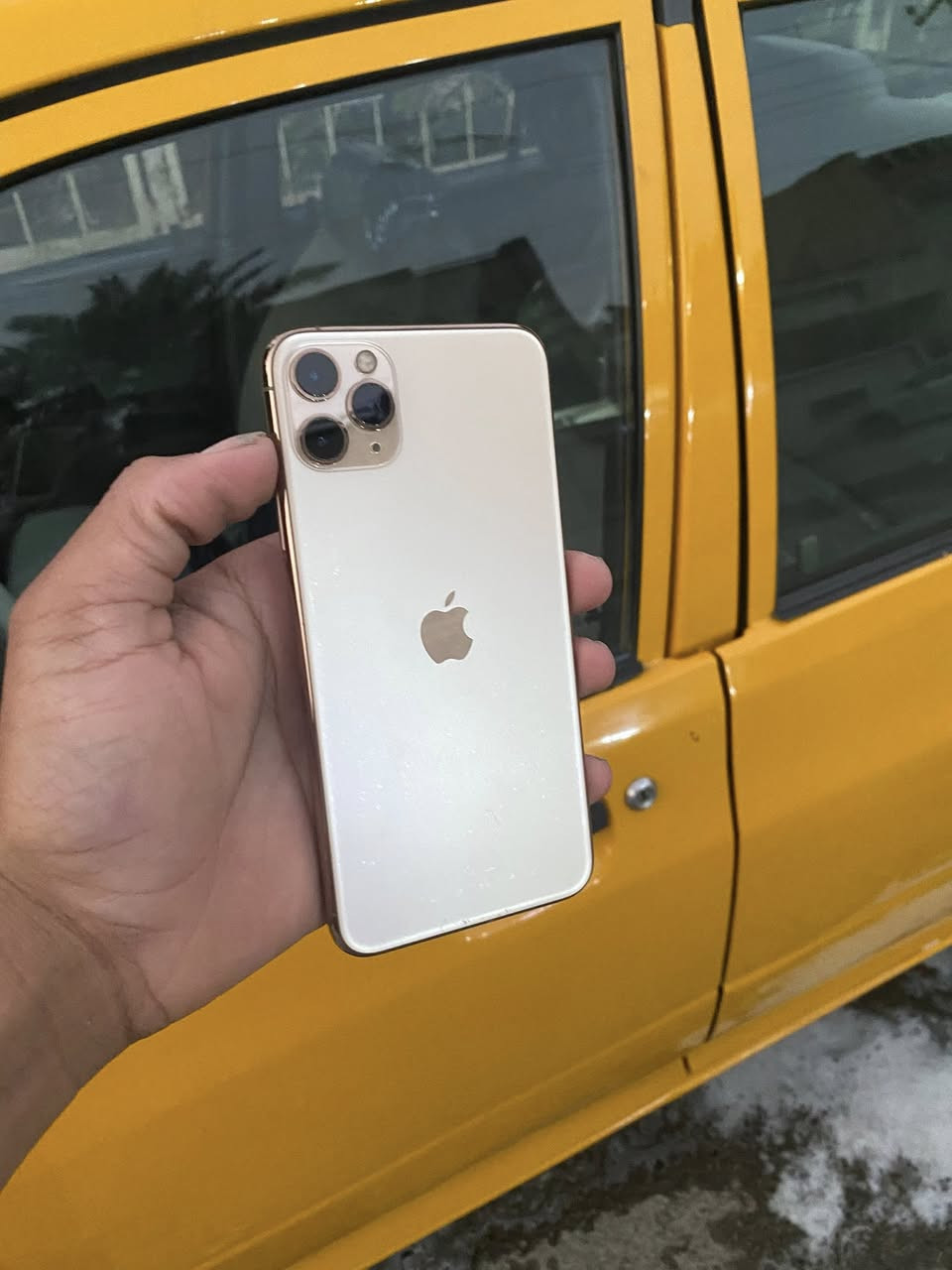 ايفون ١١ برو ماكس جهاز كلش نضيف وكلة شغال ذاكرة٢٥٦ بطارية ٧٨جهاز كلة شغال فقط مبدل شاشة احسن نوعية سعر ٢٣٥ وبي مجالات بصيط مكاني بغداد مشتل ***********
