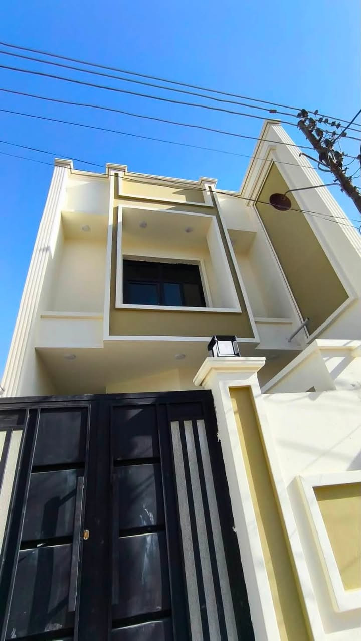 🏡 فرصة مميزة لامتلاك دار حديث البناء في الدوانية – حي الفرات
📍 الموقع: خلف كلية الطب
📐 المساحة: 105 متر
🛏️ 3 غرف نوم
🛋️ صالتان
🍽️ مطبخ
🚪 استقبال
🚿 مجمع صحيات داخل وخارج

✨ دار زيرو غير مسكون، جاهز للسكن، بموقع هادئ ومميز، وفرصة مناسبة للراغبين بالسكن أو الاستثمار.

📲 للاستفسار والمراسلة واتساب:
***********
