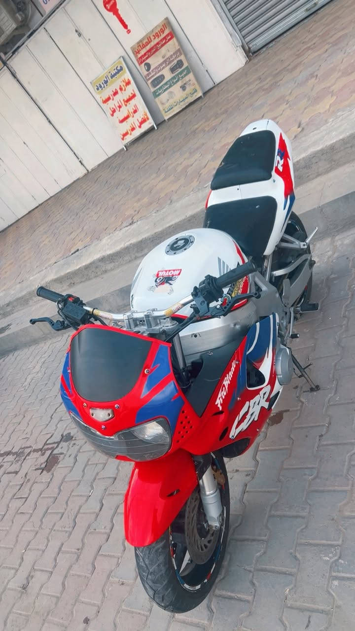 السلام عليكم
شباب دراجه لبيع 900
دراجه كامله مكمله مناقصها برغي
دراجه رقم بغداد دولي 
بسمي تحويل ثاني يوم 
مكينه مفتوح بيها كيرر
نكره بكل وكت وكفراتها جدد مابيهن شخط تانكي جديد كلشي بيها جديد وباقي شوفة عينكم 
السعر 25وبيها مجال
مكاني بغداد
***********
