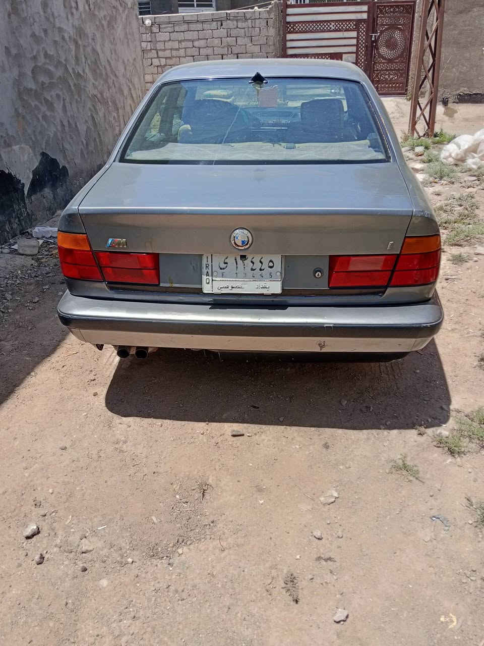 سياره للبيع بي ام 535 السعر 40 ورقه وبيها مجال قليل العنوان بابل المحاويل حي ابو زديره الرقم ***********
