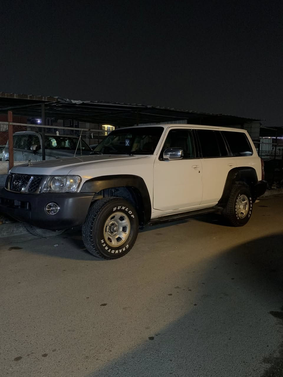 السلام عليكم باترول 2008 كاملة مكملة من كل شي داخل جلد دوشمة كاملة حدادية كاملة مكينة كاملة اي نقص مابيها السيارة مو مثل الي بلشارع مهجومات 
السعر 85 ورقة 
.. معاملة مالتها واصله للكمرك متحولة مدنية اسويلك وكالة عامة ***********
