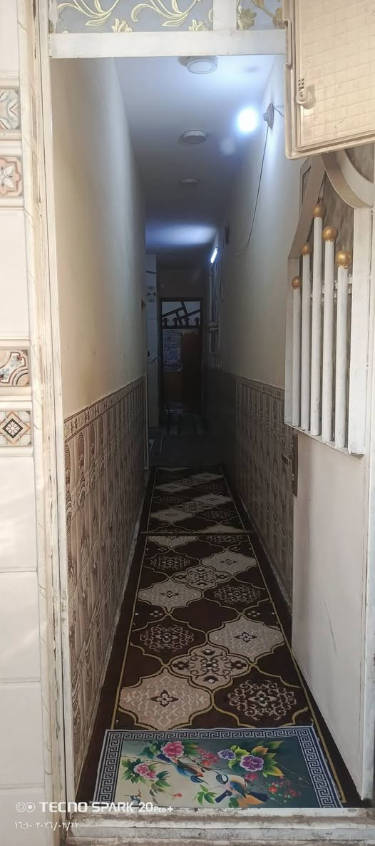 السلام عليكم
بيت مساحه 115م 
طابقين كامل جاهز للبيع 
ماء مجاري كله كامل 
كهرباء 
بيت جاهز على اخر 
شارع مدرسه خيرات ثاني فرع على يمنه 
الاستفسار 
***********
