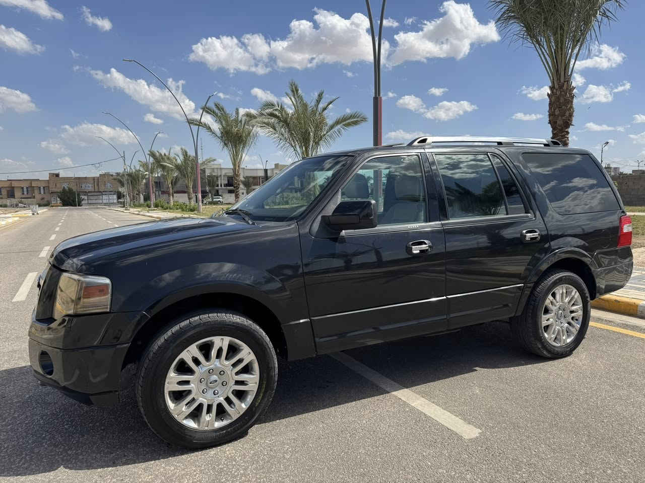 فورد اكسبديشن 2012 خليجي وكالة نيفا مكفولة بلشرط سونار موجود جاملغ الراكب بارد رقم بغداد الانكليزي بسمي
مواصفات 
🔴 جنطة كهرباء
🔴 دواسات بنزين وبريك متحركة كهرباء
🔴 3شاشات
🔴 فتحة 
🔴 كامرة
🔴حساسات امامية
🔴حساسات خلفية
🔴اشاير بلمري 
🔴كشنات جلد 
🔴 كشنات كهرباء ووضعيات
🔴 كشن ترحيب
🔴تحكم ستيرن 
🔴مكينة v8 5.4
🔴 سستم صوت دمام بلادي
🔴 تبريد مركزي 3قطع


**إذا كنت صاحب هذا الإعلان وتريد حذفه لأي سبب، رجاءا أرسل رسالة إلى الدعم الفني**