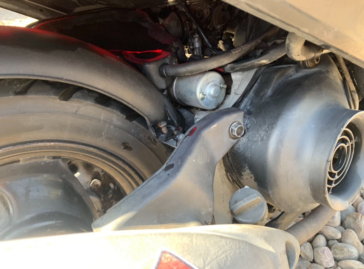 السلام عليكم
دراجه ماكس عدله
حاويه بلاديه نضيفه كلش 
بوشه 49 تمشي 120 
معدلها 100
دشبول اشاير هورن 
كهربائيات كله شغال 
نكره سلف 
كابريته شرط جديده 
شيال كامل جديد 
دراجه نضيفه كلش 
مبدللها بس ولفات  
دراجه كهربائيات كلها شغاله مابيها اي نقص 
دراجه كلش نضيفه او جديده سعرها :
450مجالها بسيط حك الجيه 
مكاني كربلاء /الحسينيه /منطقه الامام عون (ع)
رقمي :***********
نقصها فقط باتري
