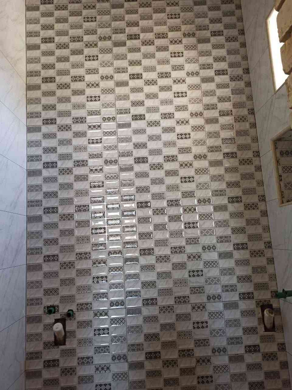 خلفه سيراميك متفرغ للعمل 

***********
