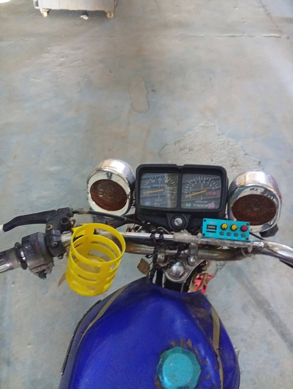 سلام عليكم دراجه تايكر للبيع 2023اوراق أصولي كهربائيات شغاله دراجه نضيفه مال جناي السعر 425,000 وبيها مجال قليل حك الجيه 
العنوان الحله ناحيه لامام 
الرقم :***********
***********
