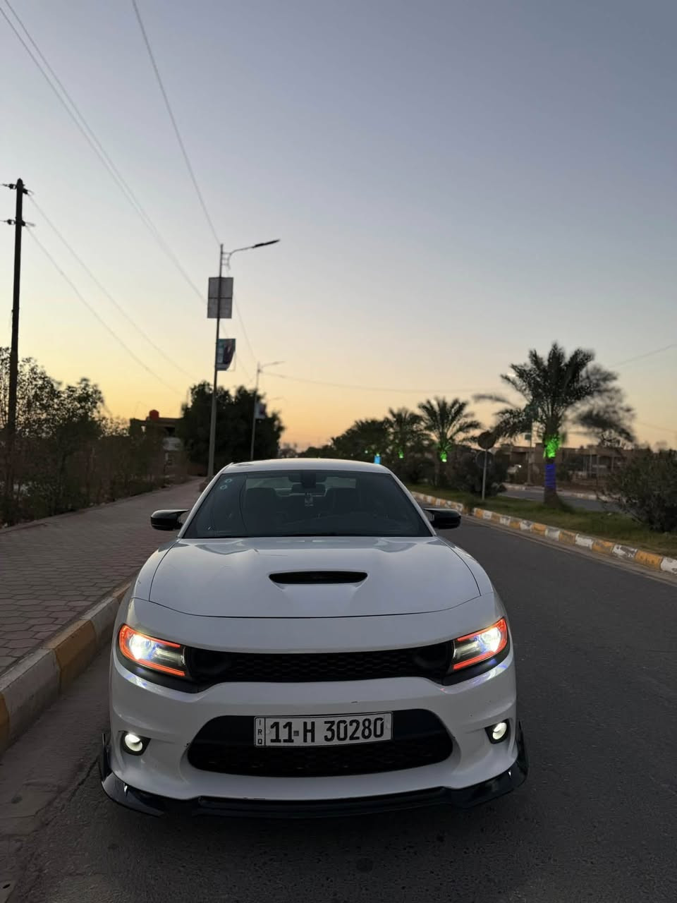 السلام عليكم
جارجر 2019 خليجي sxt كفاله عامه من لصبغ ولضربه 
بيها بارد فقط كد شبر بلباب 

عليها كت كامل srt محدثه واغراضها القديمه موجودات 
غرفتها عليها تغطيس كاربون فايبر 
واناره داخليه زرع متعدده الالوان 
مكينه وكير كفاله 
ماشي 63 الف فقط
الجنطه مالتها دبل كود يعني مصبوغ مرتين من الشركه 
معروضه ب 248 وبيها مجال 
مكانها بغداد زيونه 
***********
