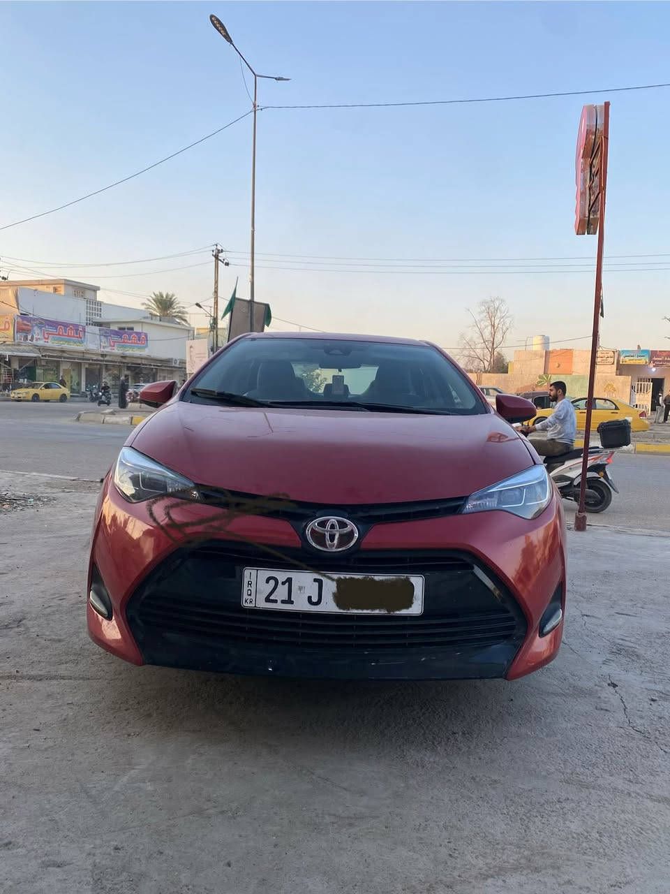 المكان بعقوبة 

كورلا شبه كلين 
مازدات جديد
راديتر تبريد جديد
راديتر تدفئة جديد
تايرات جديد
دوشمة جديد 
صدرها حديد
سيارة نظيفة جدا مال بيت 
اريد اشتري اكبر لذلك اريد ابيعها تعال اخذها وافحصها كهربائيات ومكيانيك وين ما تريد.

السعر 138 ورقة  راسلني خاص او واتس على الرقم ***********
