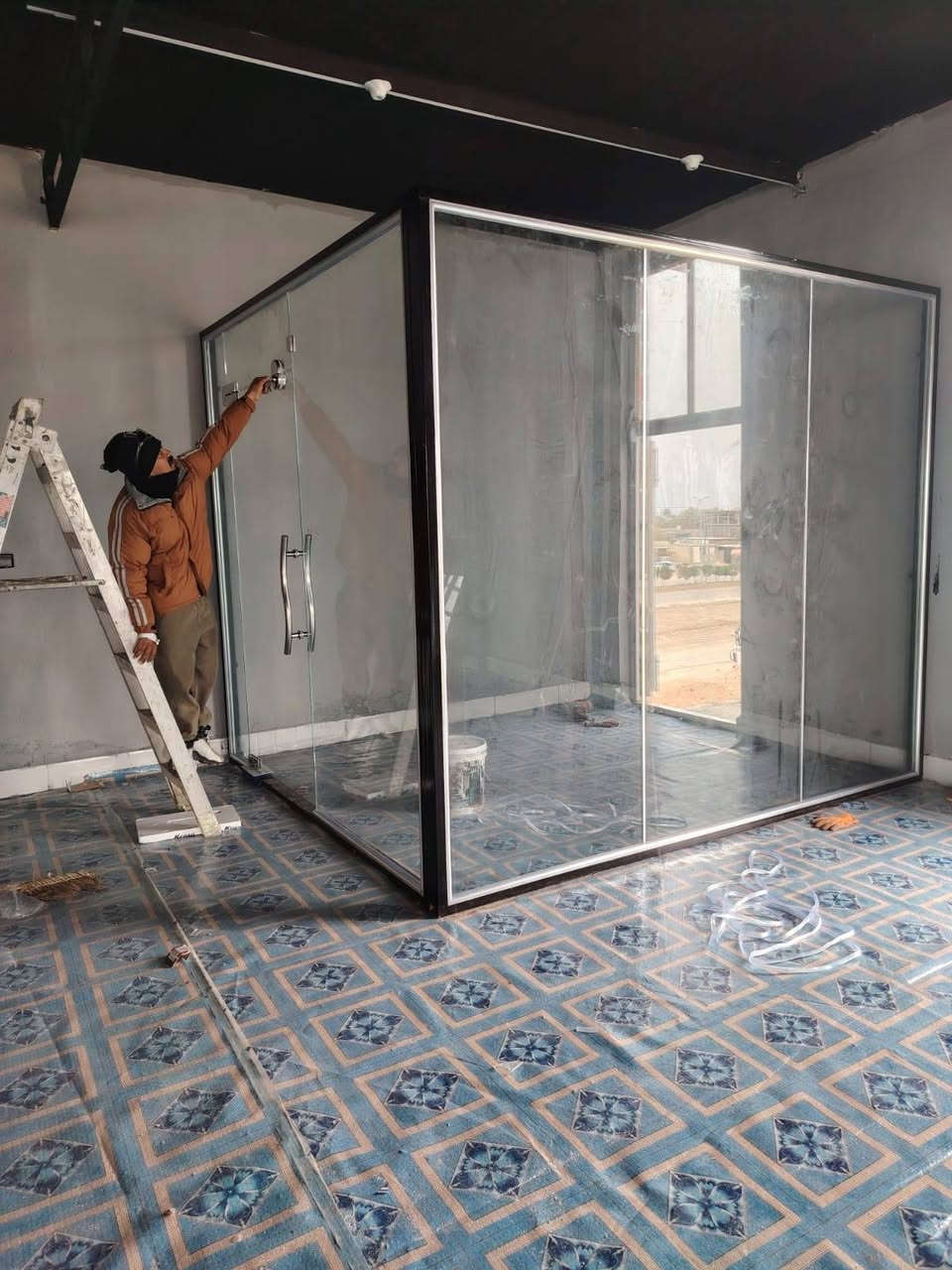 تنفيذ كافه اعمال الزجاج 10ملم والالمنيوم الحديث
والكيرتن والمقسى
للاستفسار الاتصال على
***********
***********
