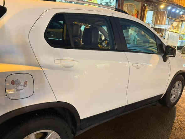 للبيع – شوفرليت تراكس 
 لون أبيض موديل ٢٠٢٢
سنوية جديدة رقم اربيل 
بدون صبغ 

ايرباك سليم 

السيارة نظيفة جداً، استخدام راقي، خالية من العيوب.
المواصفات: شاشة وسطية، كاميرا خلفية، أضواء LED، تكييف ممتاز وتدفئة حساسات جانبيه وخلفية مثبت سرعة
مقاعد جلد 

فول مواصفات 
عدا الفتحه 
اقتصادية 

محرك قوي وناعم
السيارة جاهزة للفحص
الرقم: ***********

العنوان _بغداد _البلديات _نهايه شارع معامل الكاشي بغداد
