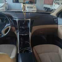 سوناتا وارد امريكا حادث جاملغ والبنيد نفسه راجع بدون دواخل سياره جديده...