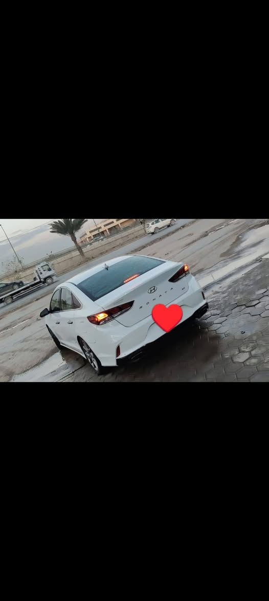 سلام عليكم سوناته 2018 للبيع او المراوس
للبيع فول مواصفات ستيرن رياضي
تحكم 
مكينه او كير جدد
شفتات سرعه 
بصمه
فتحه
او بعد بيها مواصفات
السياره كفاله فقط رش بنيد
او بارد جاملغ الوره كدامك
نضيفه حيل 
مداور ثاني يوم 
***********
السعر 135 وبيها مجال
