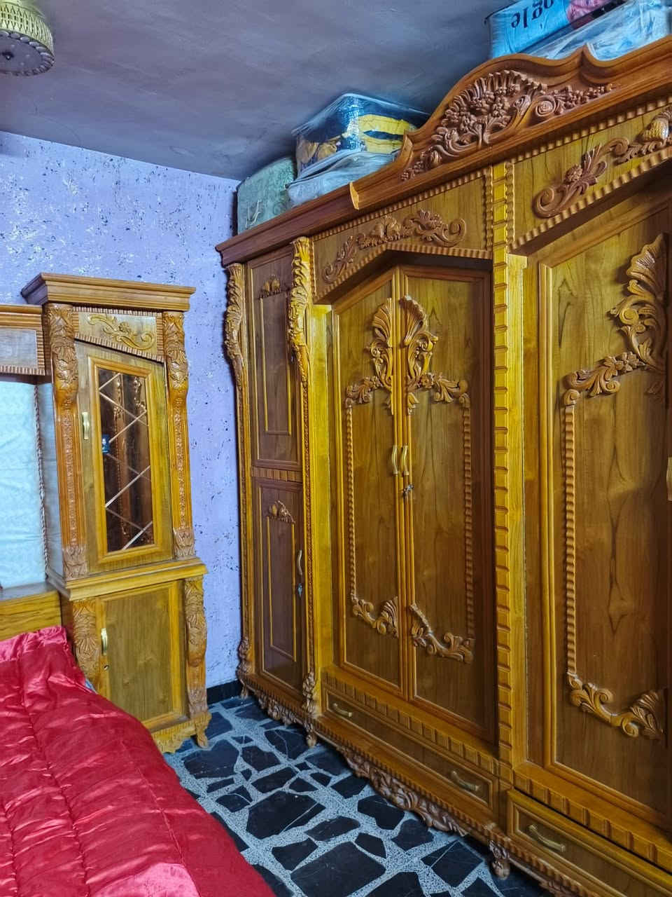 سلام عليكم غرفه عراقيه تسگام داخل وخارج صاج ام دنگ استعمال قليل نضافه مثل ما تشوفون كلش نضيفه عنوان بغداد مدينه الصدر سعر ..مليونين ول300… رقم هاتف ***********
