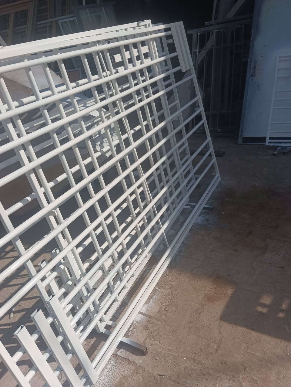 صباغ حديد بواب + شبابيك + محجرات+ تنضيف
بسعار مناسبا
الهاتف ***********
