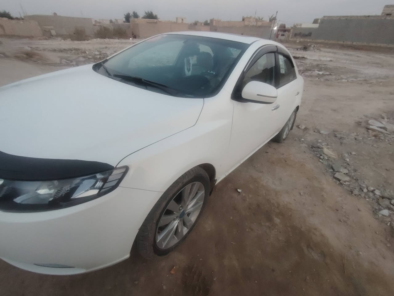 سلام عليكم سيراتو موديل 2013 كفاله سياره حداديه تخم تاير مكينه كلهن شرط رقم  بغداد بيع 
او مراوس بيكم كريت ويل صيني سعر 118 سياره وارد خليجي مكان الحمزه الشرقي ***********
