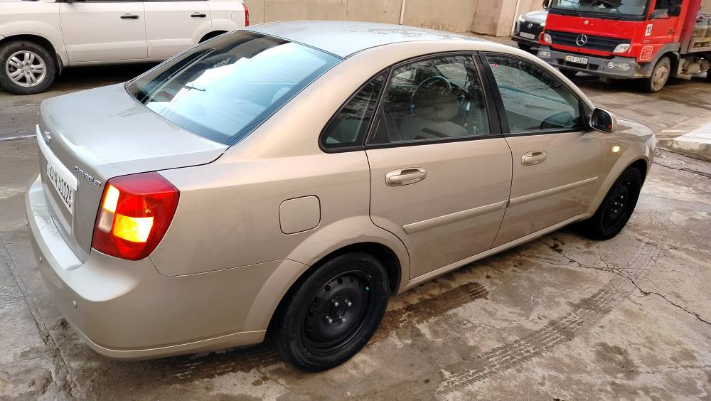 ئۆپترا مۆدێل ٢٠٠٩
***********
سەیارەکە بێ بۆیاغە و بێ لێدران و ساردە
سەنەوی بە ناو خۆمەوەیە هەتا ٢٠٣٠ تازەیە
هەزەشی تازەیە
بیتاقەی بەنزینی هەیە و شاشە ئایپاتە 

گێڕ عادی گێڕ و مەکینە بەشەرت بوڕغی نەکراوەتەوە
٣ پارچەی تەنها کاڵبوونەوەی هەیە
شوێنم کەرکوک گەڕەکی کوردستان
___
*********** ڕەقەم موبایل
سیارة أبترا موديل ٢٠٠٩
سيارة بدون سبغ بدون ضربة
سنوية بأسمي لحد ٢٠٣٠
هزة جديدة
بطاقة بنزين بي
كير عادي بشرط
٣ قطة جولع
سیارة بدون مصرف
كركوك فيلق
رقم موبايل*********** كركوك, العراق
