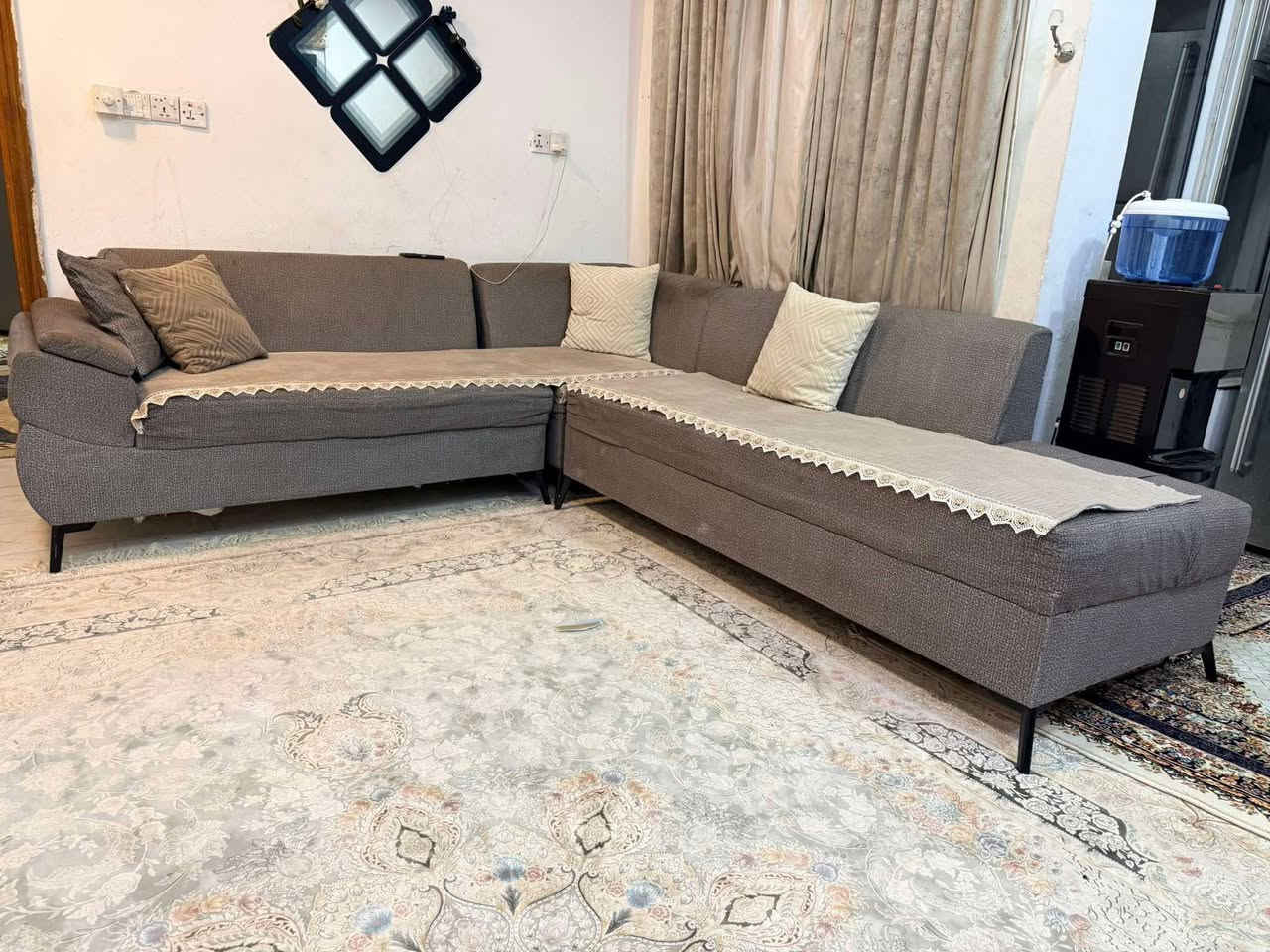 ديوان ٨ مقاعد تكمة خشب ثقيل مو سوكي يرادلة بس جلفة زينة مابي  ضرر لابل سفنج ولا بلقماش سعر ٢٥٠ وبي مجال


**إذا كنت صاحب هذا الإعلان وتريد حذفه لأي سبب، رجاءا أرسل رسالة إلى الدعم الفني**