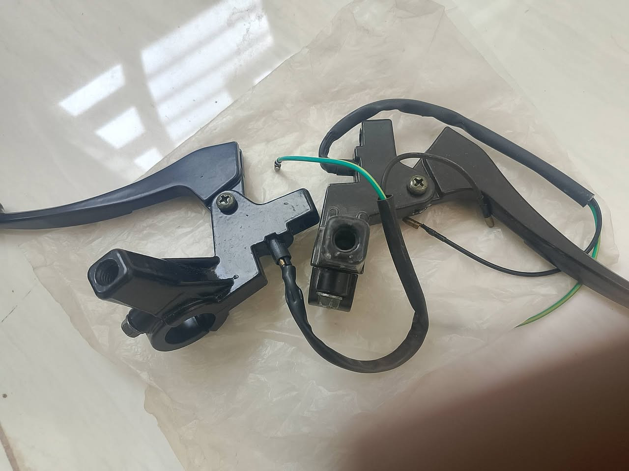 السلام عليكم اخوان
ادوات احتياطيه جديد وتفصيخ باسعار مناسبه تصفية محل يوجد توصيل ب3 الاف اذا تاخذ ب15الف توصيل مجاني مكاني نجف حي النداء 
لتواصل خاص أو الاتصال ***********واتسااب موجود
