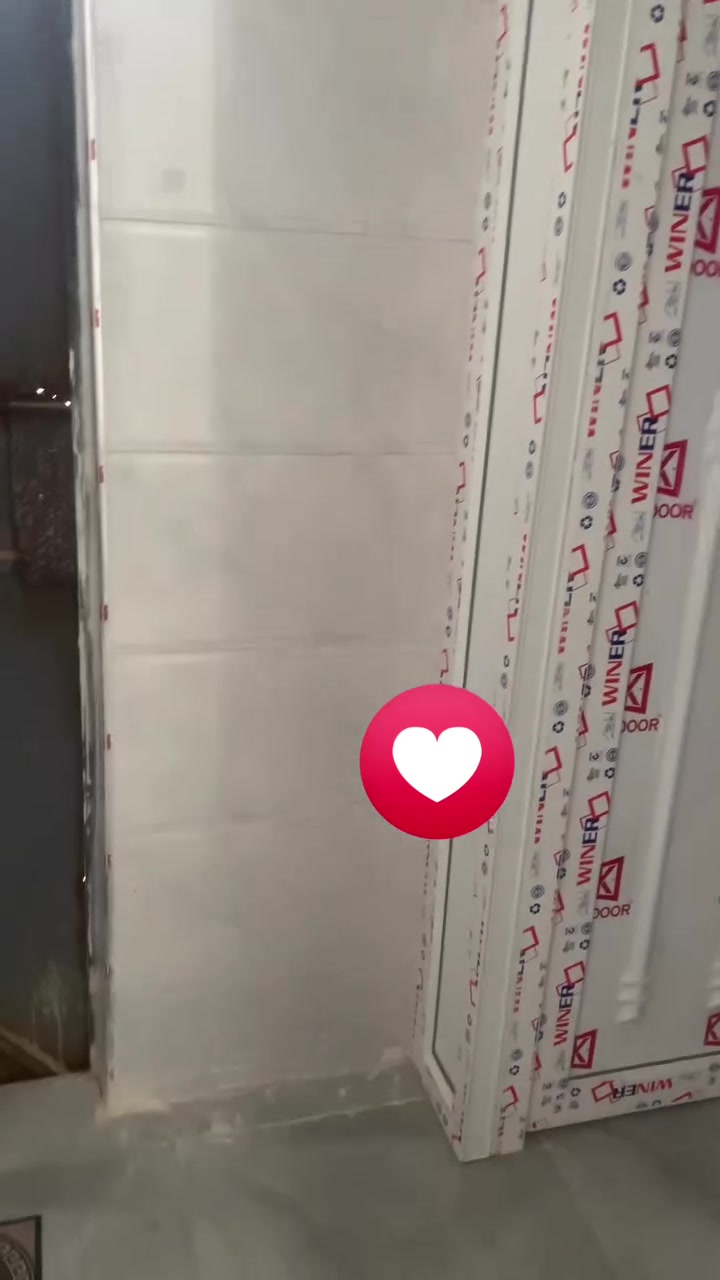 بيت لبيع مساحه 157 ونص ركن مبني نصها بناء مثل ما موضح بالفيديو ونصها الثاني فيها استقبال ومشتملات معزوله عن البيت تريد بس البناء تريدها كلها الموقع خلف كليه الحياة القوسيات حي الزيتون بعد معمل الجواري كهرب وطني موالد اتصال على الرقم ***********
***********
