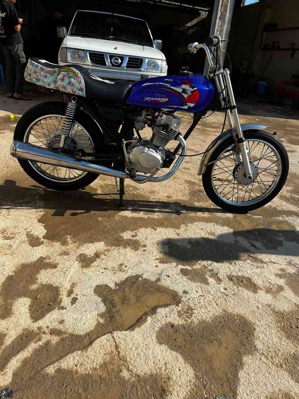 سلام عليكم نامه للبيع كامله مانقصه برغي فقط مفتوحه بوشه وبستم بس شرط محركهه ماينسمع لاصوت ولا تبخير شرط دراجه موديل 20 اورق كامله حت مكمركهه سعرهه 625 وبيه مجال مكاني ناصريه سيددخيل رقم ***********
