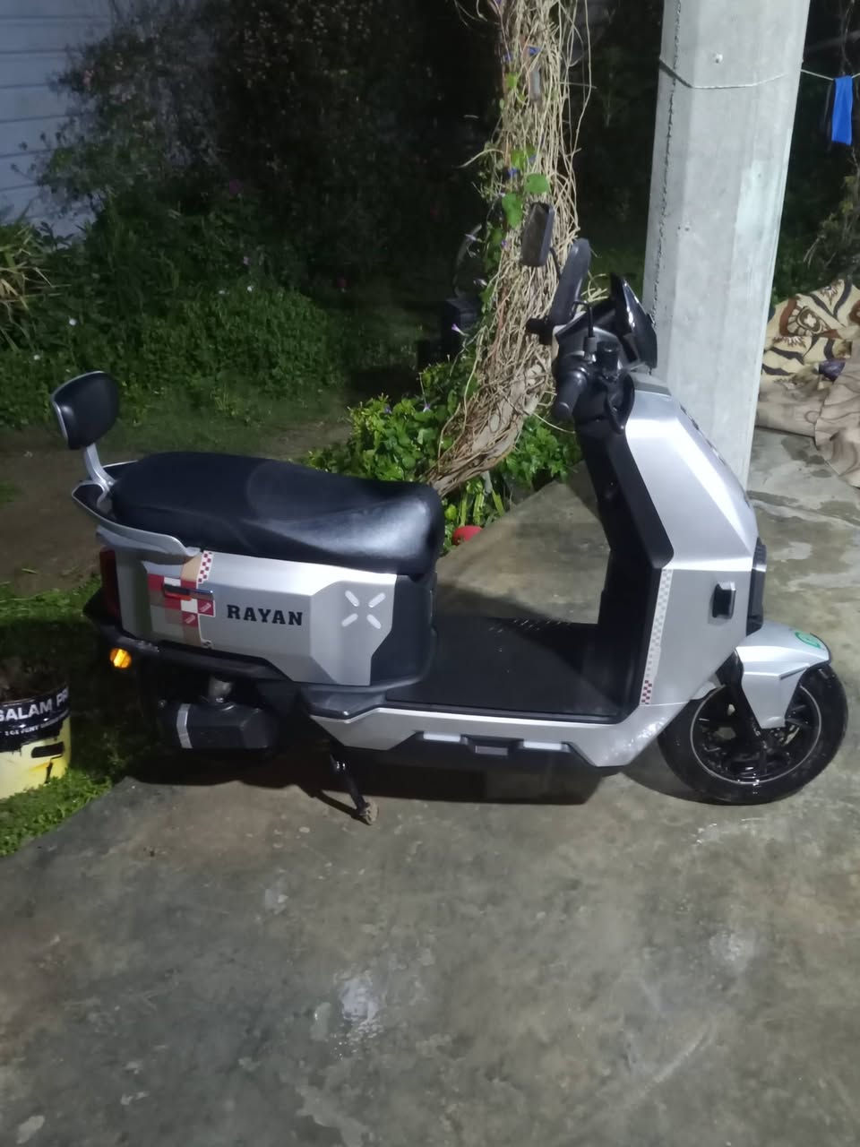 سلام عليكم دراجة وحش الكون فئة vip
6 بطاريات مسطرة نوعية تالج الاصلي 

ملف 1500Wحقيقي 

سرعة الدراجة 60حقيقي 

مستعمل شي قليل كلش

الموديل2026

بصمتين بيها 

زيرو جديدة

عدد بطارية 🔋:6بطاريات مصطرة 

دبل إشارة+إشارة يمنة يسرة+ضوة عالي ناصي +

ترجيع بك بيها وبيها تثبيت سرعه وتكدر توكفها ع بريك الخلفي

العنوان التاجي سعر 875


**إذا كنت صاحب هذا الإعلان وتريد حذفه لأي سبب، رجاءا أرسل رسالة إلى الدعم الفني**