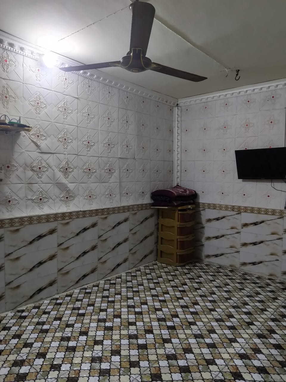 بيت للبيع في حي الوحده شارع كهوه عبيد سادس فرع على جهة اليسرى مساحة 100متر مربع ***********
