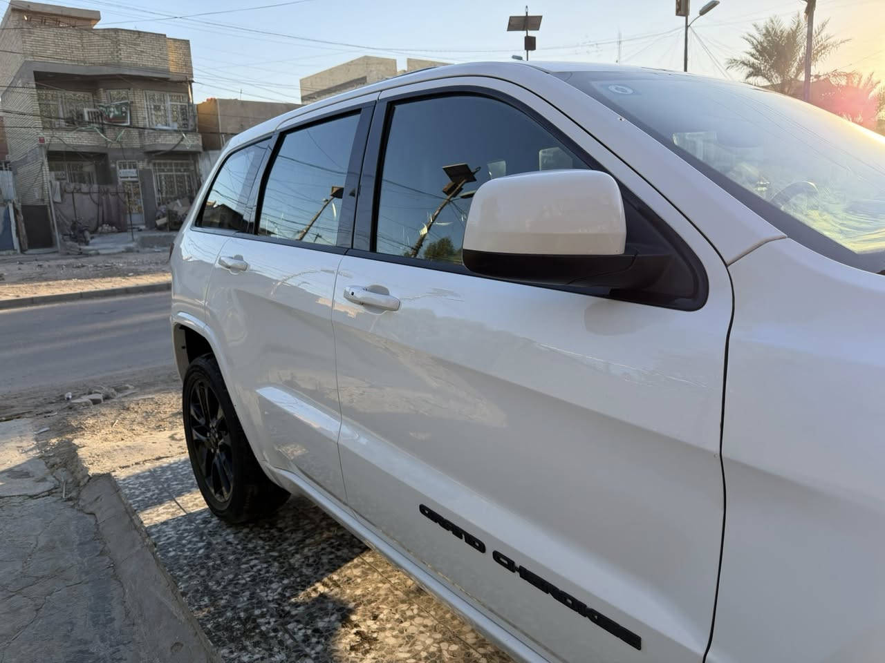 السلام عليكم

جيب بلاك توب للبيع

 محرك 6 سلندر 3600

الموديل  2020

ماشيه 62 الف 

لون ابيض

رقم بغداد 

وارد امريكي 

حادثها بسيط 

صور الحادث مرفقة بالمنشور

كير مكينه مكفول

-بصمة تشغيل وابواب

-جنطة كهرباء

-حساس خلفي

-رادار جانبي

-نقطة عمياء 

-تدفئة المقاعد الامامية

كرسي السائق كهرباء

-تدفئة المقود

-المقاعد جلد

-نظام قيادة اقتصادي ورياضي وعادي

-شاشة كبيرة 
 
-نظام الملاحة والخرائط

 -مرآة تعتيم عاكسة للضوء داخلية وجانبية

-اطارات حجم 20 اصلي

السعر 240  وبيها مجال

العنوان بغداد - الشعلة

الاستفسار
***********
