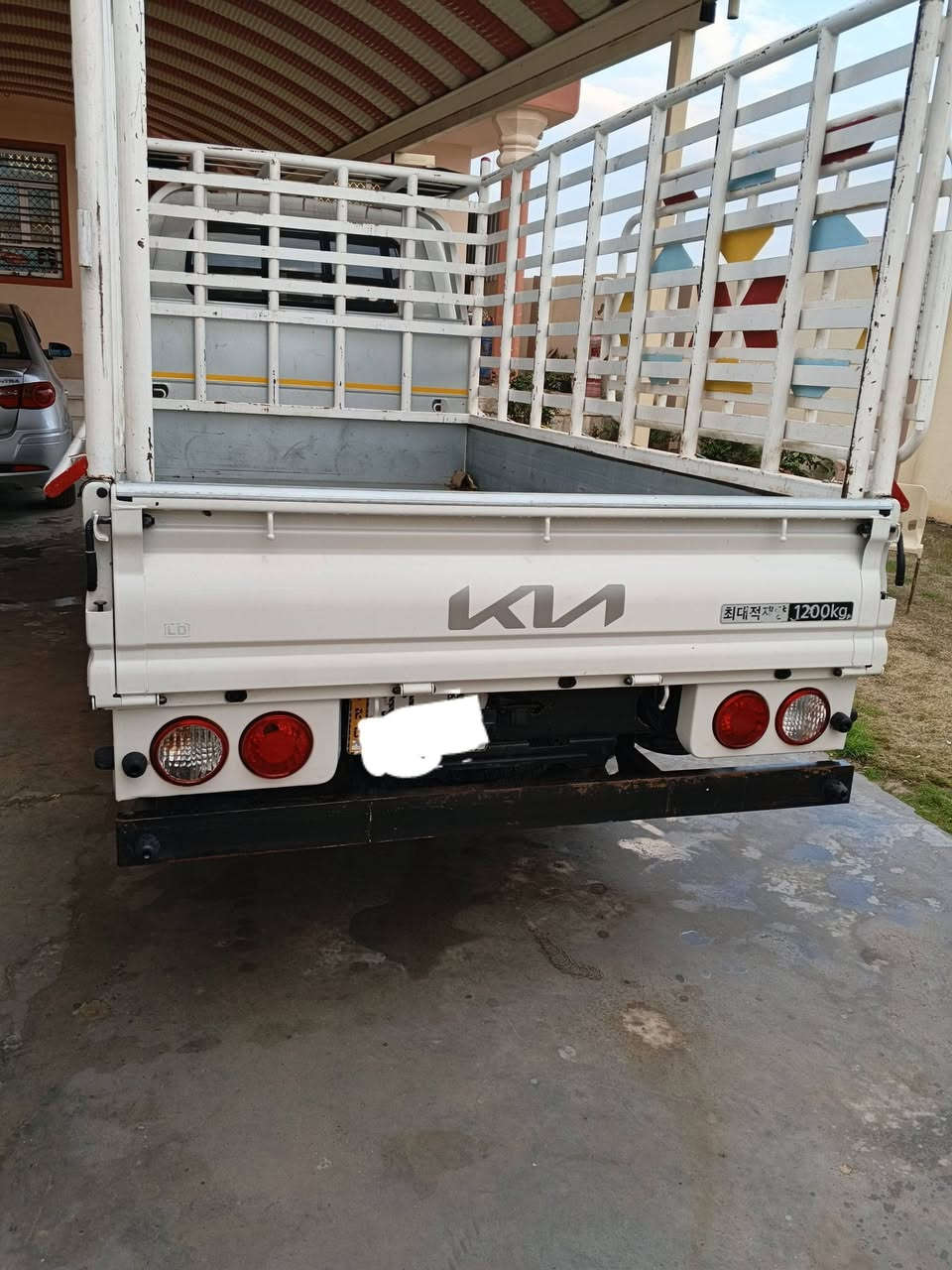 سلام عليكم كيا فحل مسكر موديل2023سياره فول وربع تبريد ابيانو ماشيه 16الف سياره بعدهه  جديده بمعنى الكلمه رقم بغداد انكليزي سياره بعدهه كلشي مامحور بيهه رادار امامي كامرات من الشركه تحكم استيران السياره واحد ع واحد رقم الهاتف ***********
